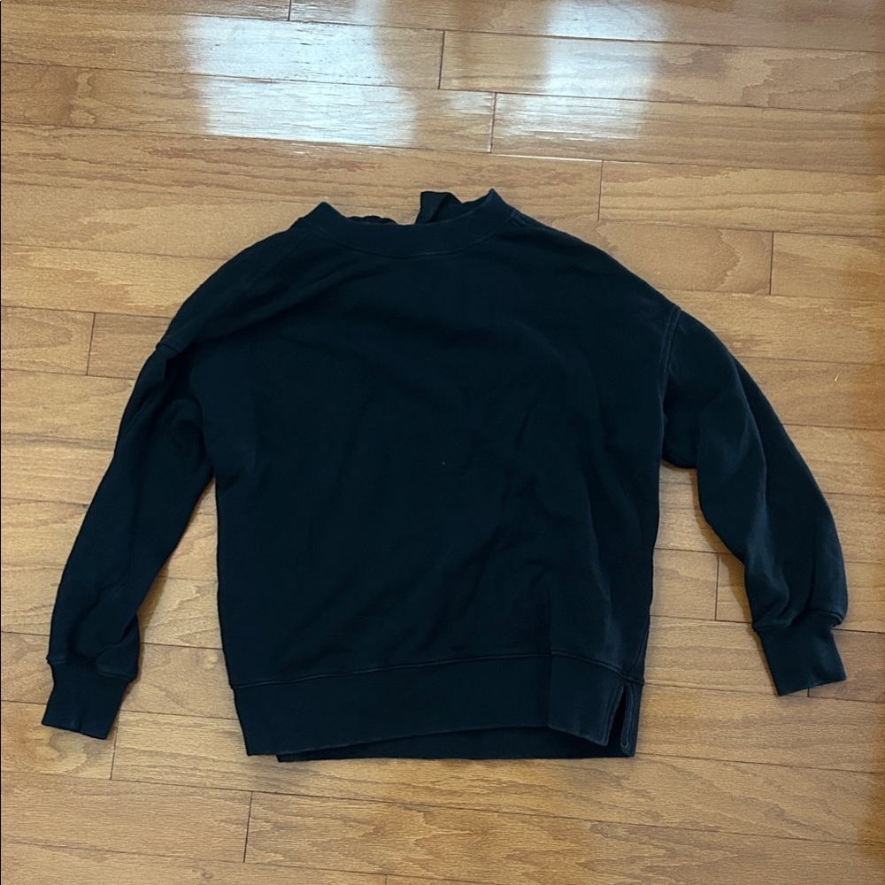 BOGO ❤️ Black Bowtie Back Sweater